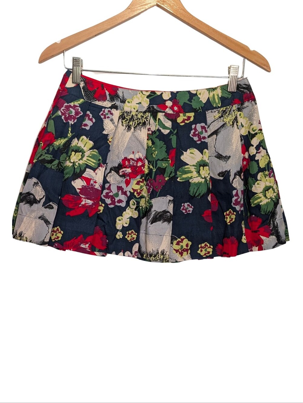 GO Floral Pleated Mini Skirt in Multicolor. Size 5
